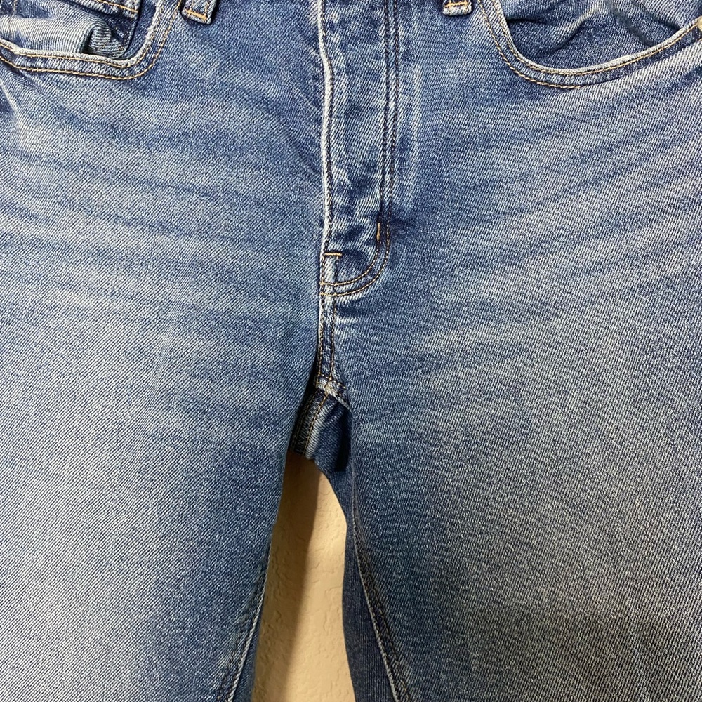 American Eagle Tomgirl Medium Wash Button Tab Straight Leg Jeans Size 28” - Picture 10 of 15